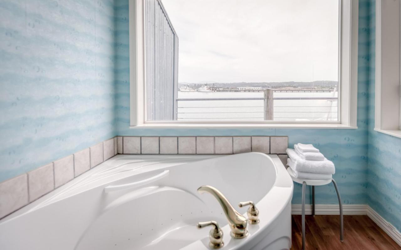 Ocean'S Edge - Anchor Pier Lodge Newport Exterior foto