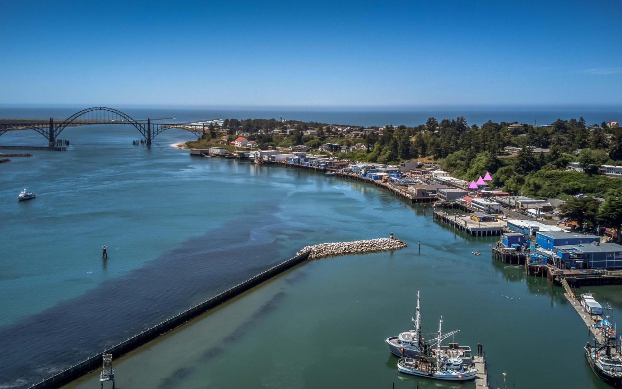 Ocean'S Edge - Anchor Pier Lodge Newport Exterior foto