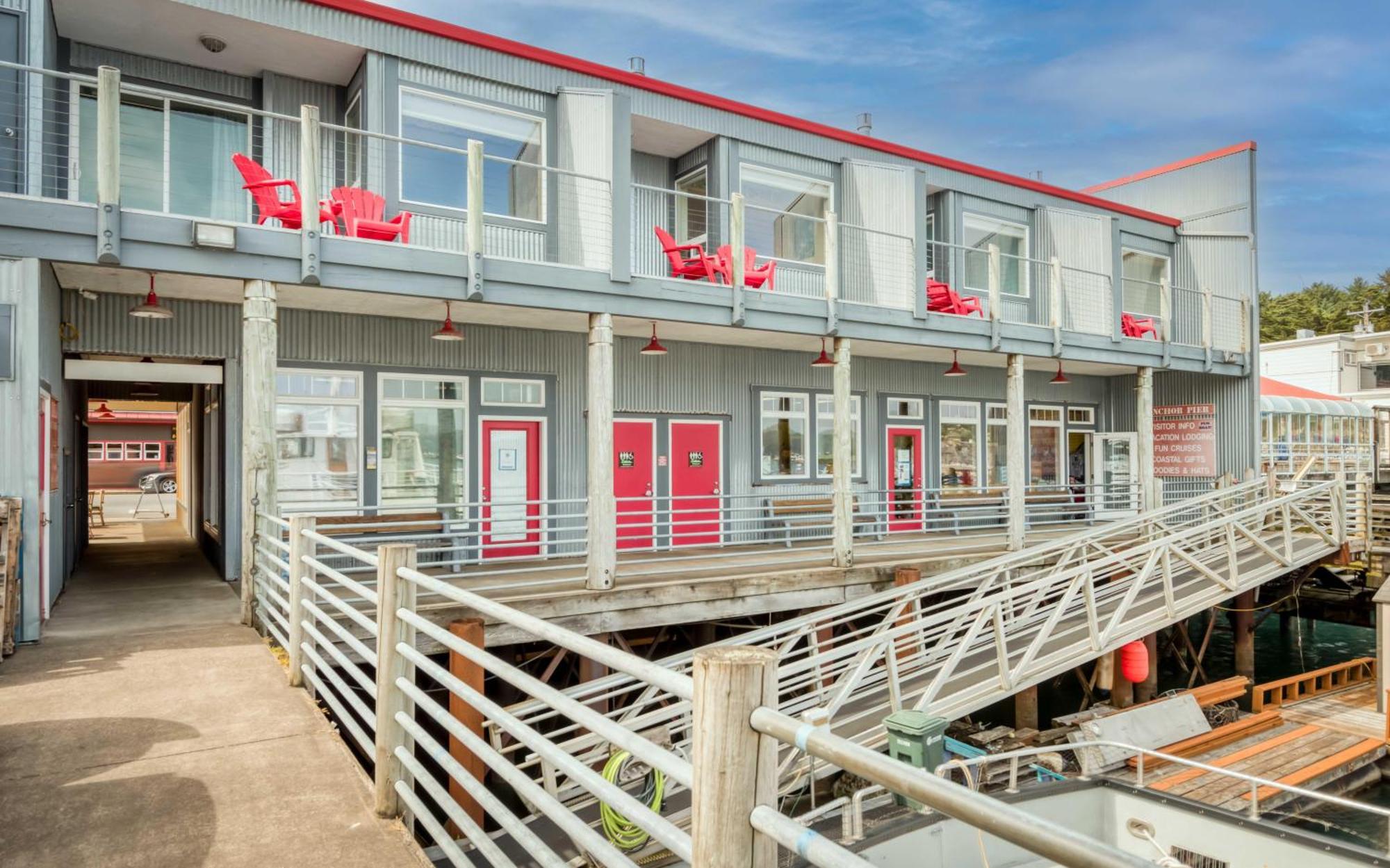 Ocean'S Edge - Anchor Pier Lodge Newport Exterior foto